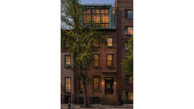 10 W 9TH Street, New York City, NY 10011