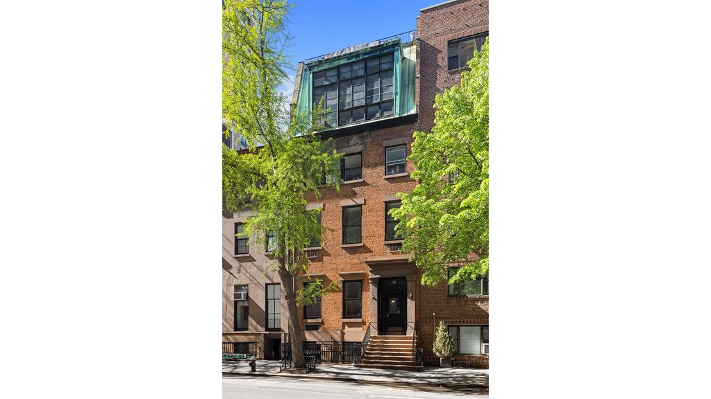 10 W 9TH Street, New York City, NY 10011