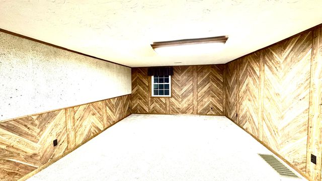 67041 E 166 Road, Wyandotte, OK 74370