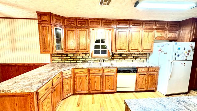 67041 E 166 Road, Wyandotte, OK 74370