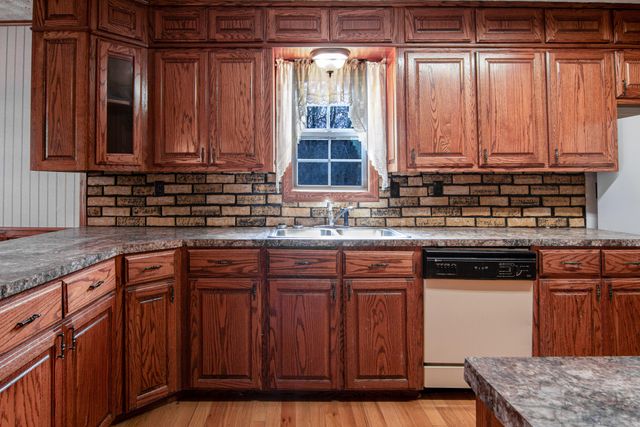 67041 E 166 Road, Wyandotte, OK 74370