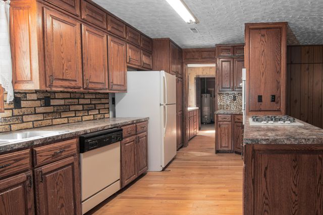 67041 E 166 Road, Wyandotte, OK 74370