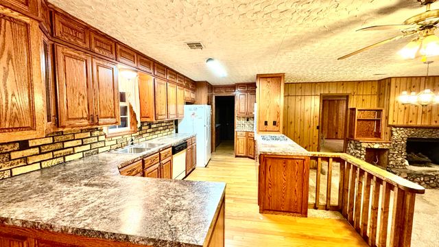 67041 E 166 Road, Wyandotte, OK 74370