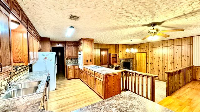 67041 E 166 Road, Wyandotte, OK 74370
