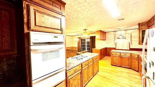 67041 E 166 Road, Wyandotte, OK 74370