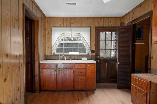 67041 E 166 Road, Wyandotte, OK 74370