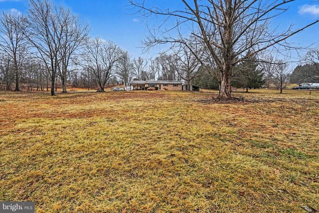 1140 STONEY CREEK RD, Dauphin, PA 17018