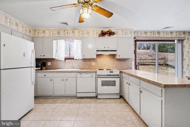 1140 STONEY CREEK RD, Dauphin, PA 17018