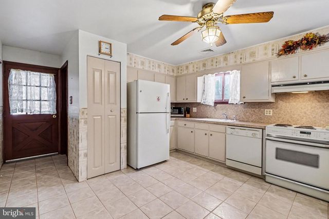 1140 STONEY CREEK RD, Dauphin, PA 17018