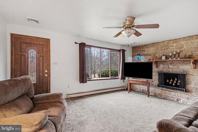 1140 STONEY CREEK RD, Dauphin, PA 17018