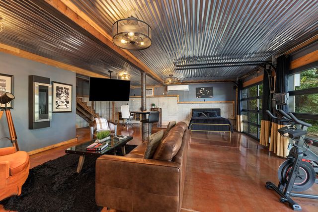 3963 E El Dorado Street, Springfield, MO 65809