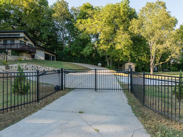 3963 E El Dorado Street, Springfield, MO 65809