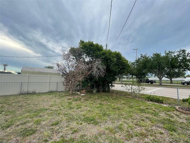 1379 Golf DR, Fort Myers, FL 33919