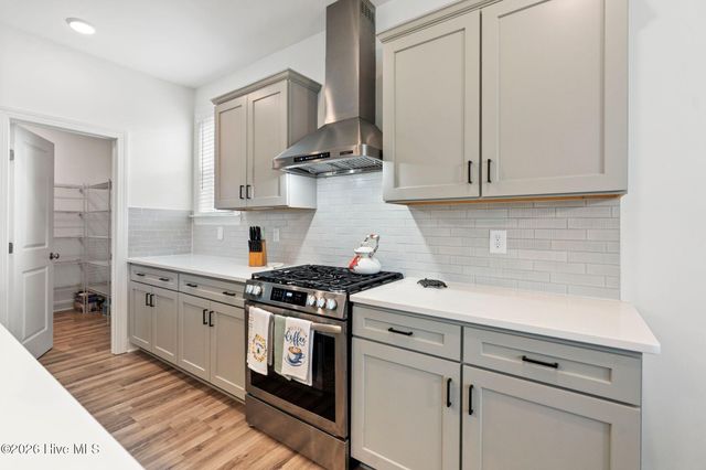 302 Sailor Sky Way, Hampstead, NC 28443