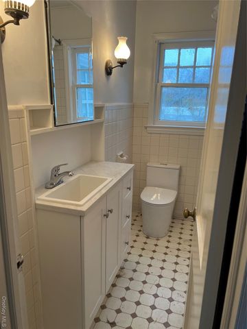 16 Vail Avenue, East Quogue, NY 11942