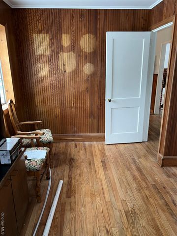 16 Vail Avenue, East Quogue, NY 11942