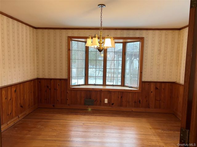 16 Vail Avenue, East Quogue, NY 11942