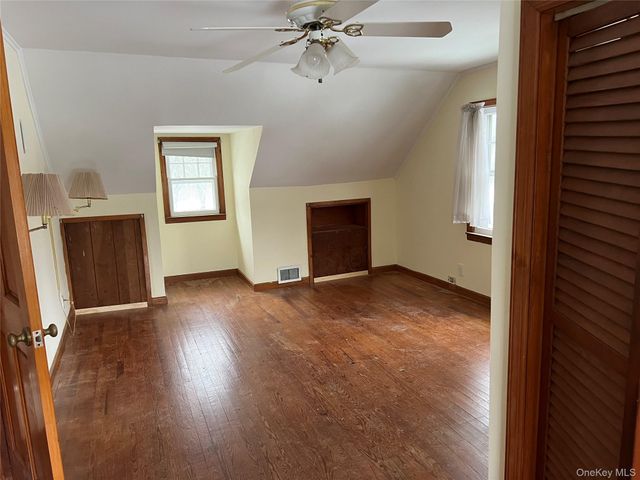 16 Vail Avenue, East Quogue, NY 11942