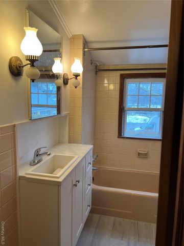 16 Vail Avenue, East Quogue, NY 11942