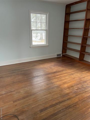 16 Vail Avenue, East Quogue, NY 11942