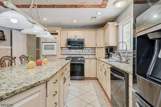 10 Skyler Ct, Jefferson Twp., NJ 07438