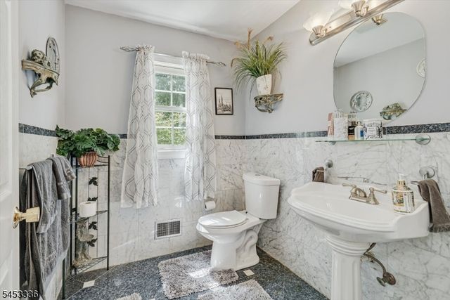 10 Skyler Ct, Jefferson Twp., NJ 07438