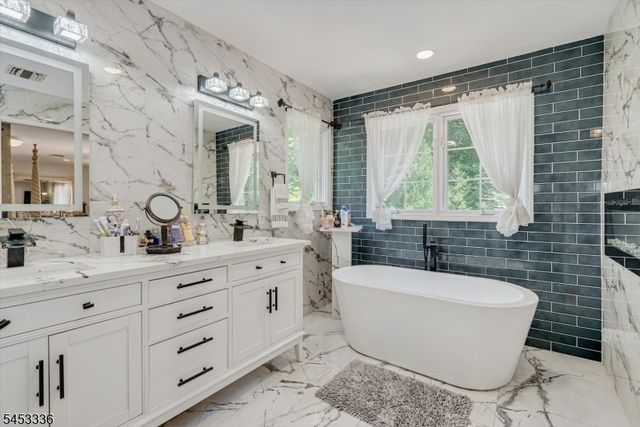 10 Skyler Ct, Jefferson Twp., NJ 07438