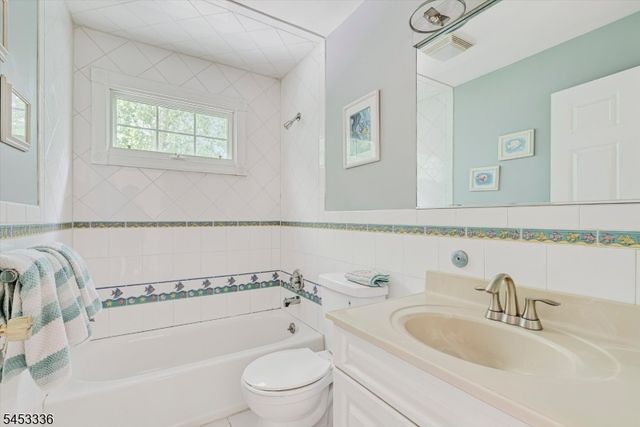 10 Skyler Ct, Jefferson Twp., NJ 07438