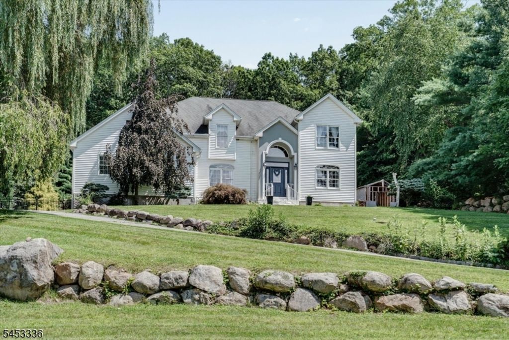 10 Skyler Ct, Jefferson Twp., NJ 07438