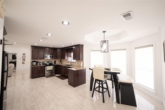 3612 Country Vista Drive, Burleson, TX 76028