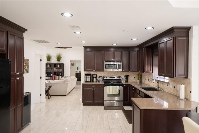 3612 Country Vista Drive, Burleson, TX 76028