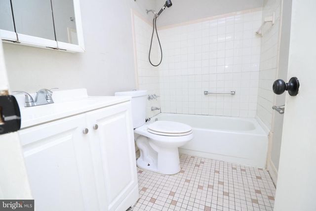 105 S HOLLAND ST, Lindenwold, NJ 08021