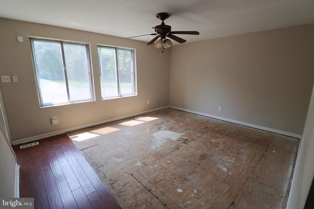 105 S HOLLAND ST, Lindenwold, NJ 08021