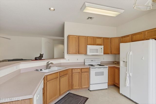 9405 N Sombrero Canyon Drive, Tucson, AZ 85743
