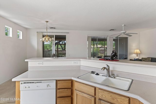 9405 N Sombrero Canyon Drive, Tucson, AZ 85743