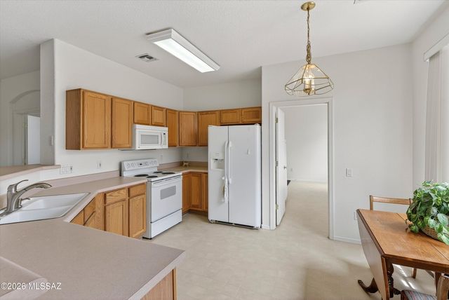 9405 N Sombrero Canyon Drive, Tucson, AZ 85743