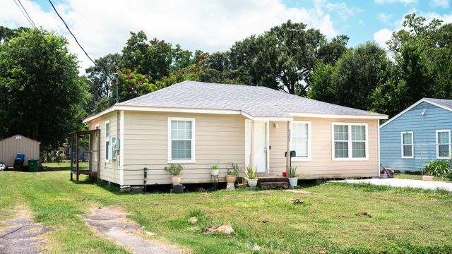 5242 Carmen Street, Houston, TX 77033