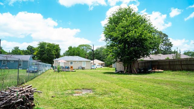 5242 Carmen Street, Houston, TX 77033
