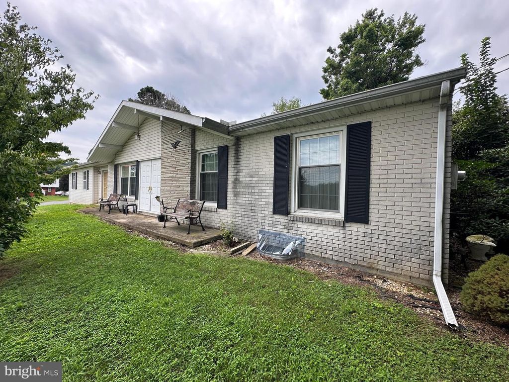 Image 10 of property listing at 11539 WESTMINSTER DRIVE, Waynesboro, PA 17268
