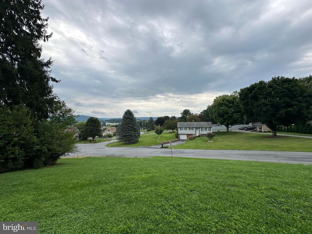 Image 11 of property listing at 11539 WESTMINSTER DRIVE, Waynesboro, PA 17268