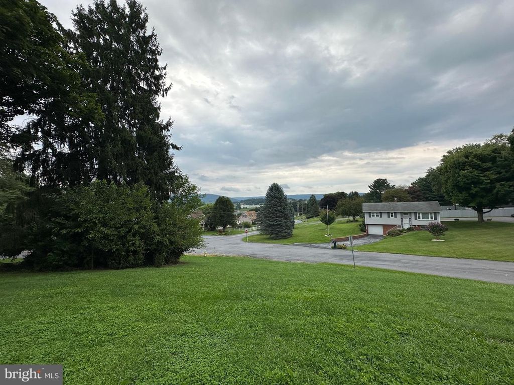 Image 12 of property listing at 11539 WESTMINSTER DRIVE, Waynesboro, PA 17268