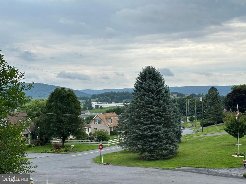 Image 13 of property listing at 11539 WESTMINSTER DRIVE, Waynesboro, PA 17268