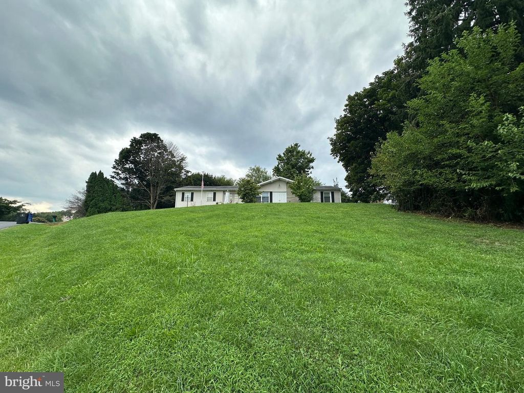 Image 14 of property listing at 11539 WESTMINSTER DRIVE, Waynesboro, PA 17268