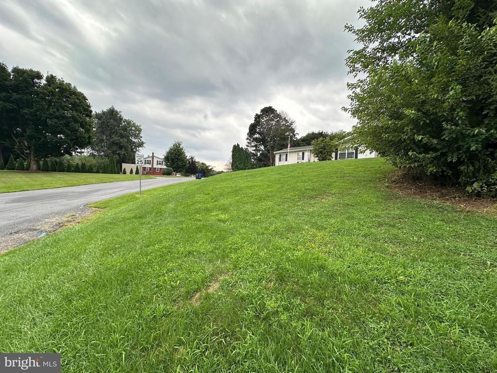 Image 15 of property listing at 11539 WESTMINSTER DRIVE, Waynesboro, PA 17268