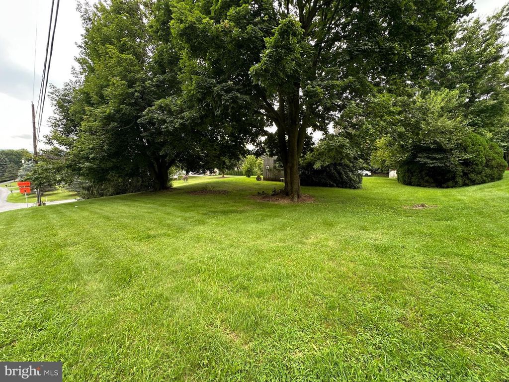 Image 17 of property listing at 11539 WESTMINSTER DRIVE, Waynesboro, PA 17268