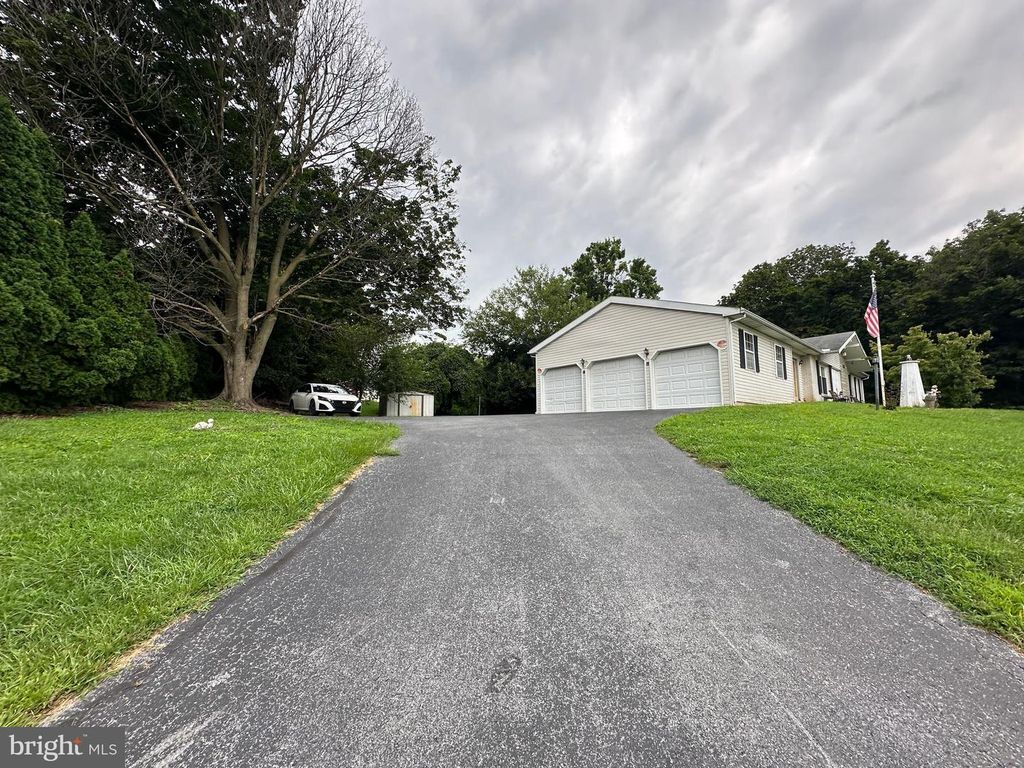 Image 18 of property listing at 11539 WESTMINSTER DRIVE, Waynesboro, PA 17268