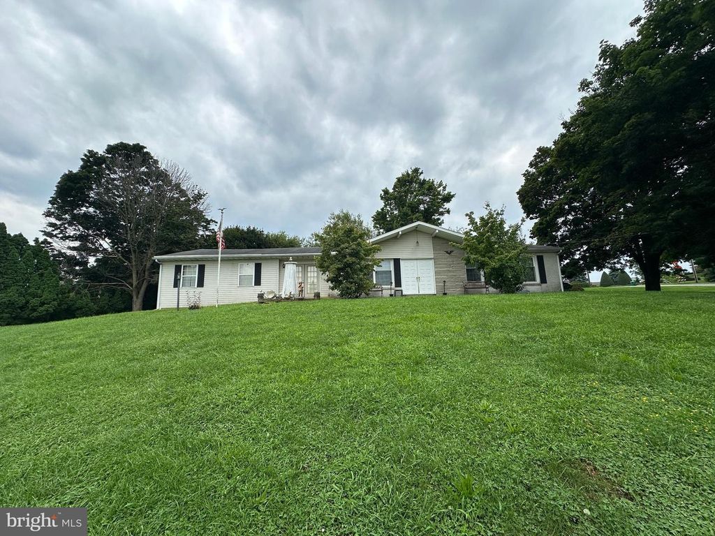 Image 2 of property listing at 11539 WESTMINSTER DRIVE, Waynesboro, PA 17268