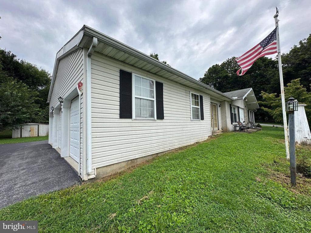 Image 3 of property listing at 11539 WESTMINSTER DRIVE, Waynesboro, PA 17268
