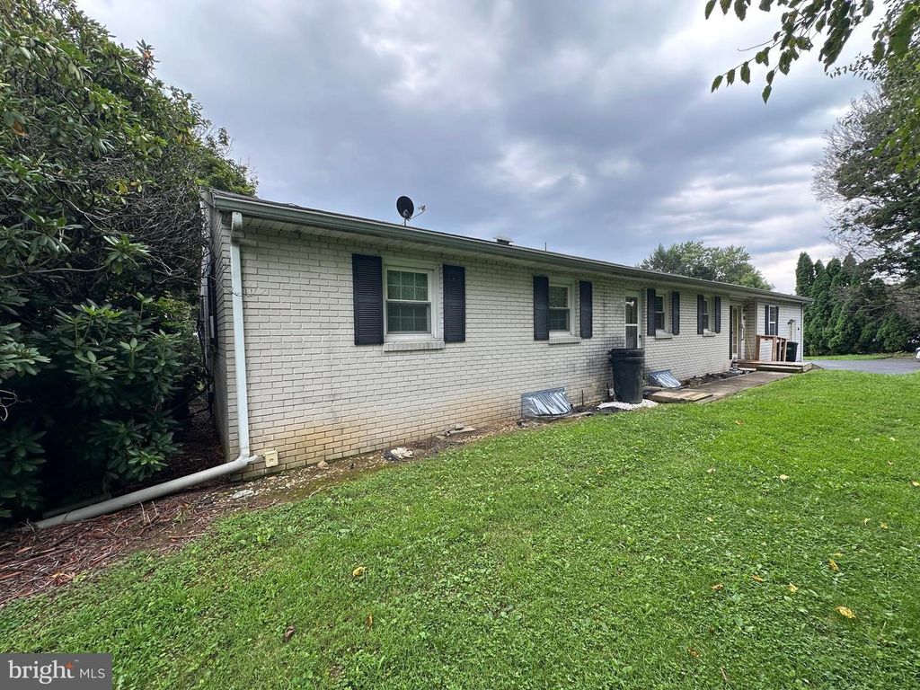 Image 7 of property listing at 11539 WESTMINSTER DRIVE, Waynesboro, PA 17268