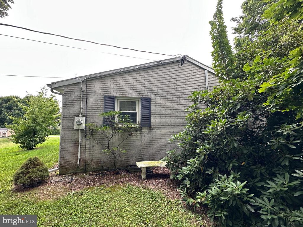 Image 8 of property listing at 11539 WESTMINSTER DRIVE, Waynesboro, PA 17268